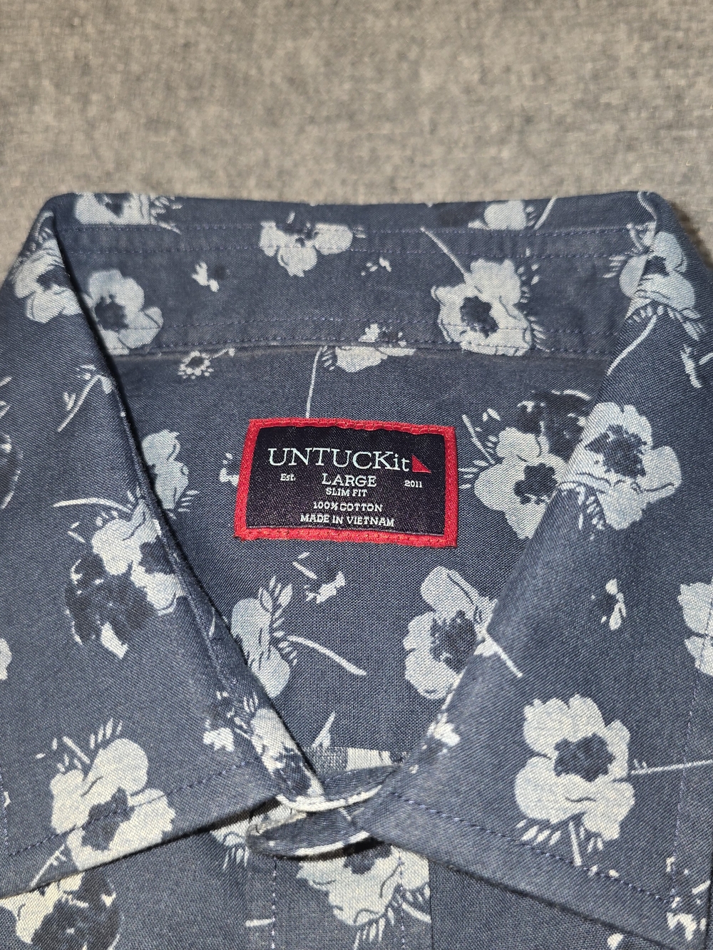 UNTUCKit Coolidge Men’s Large Slim Fit Navy Floral Short Sleeve Shirt